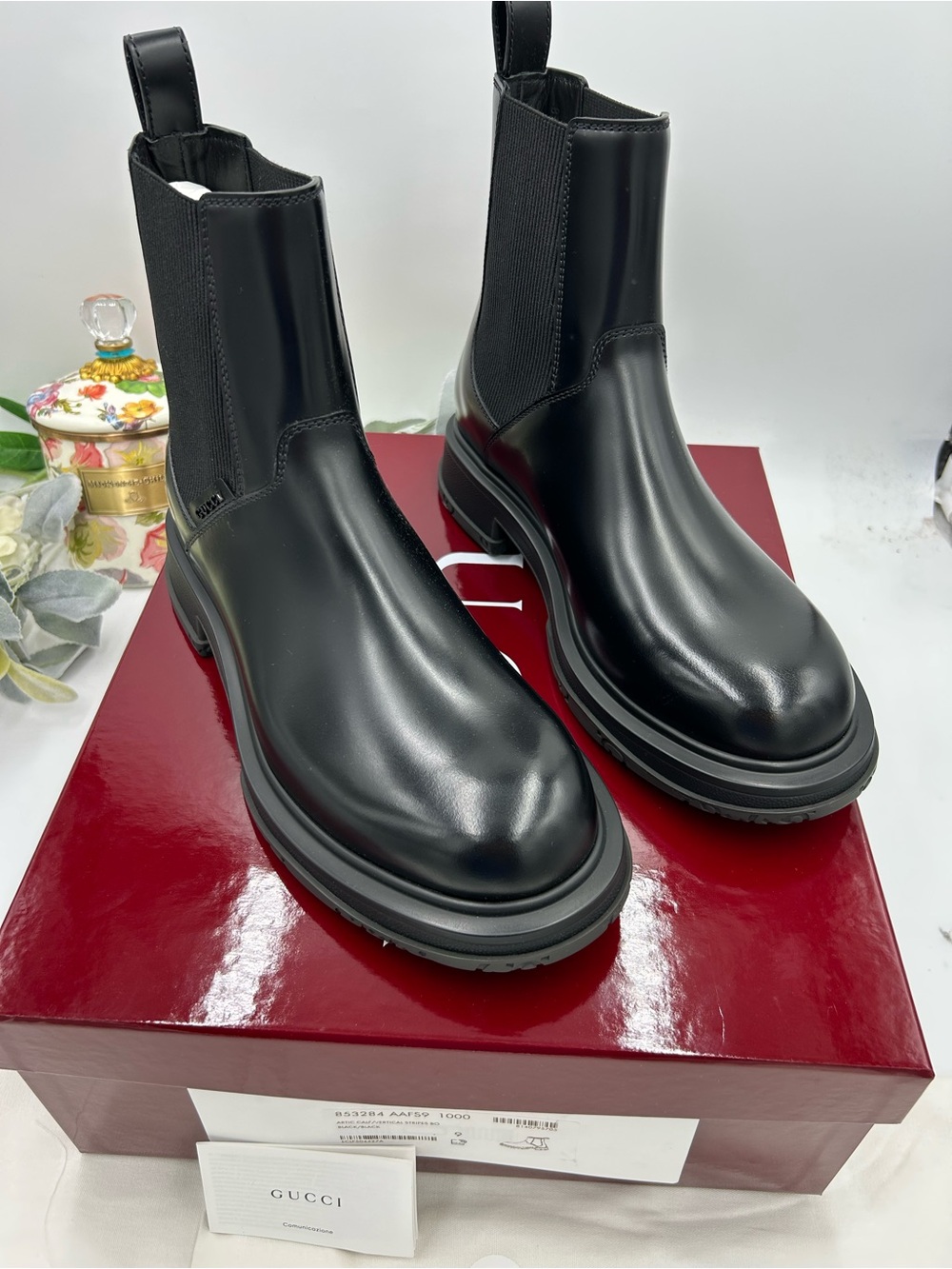Men's Gucci, black leather Chelsea boots size 9, fits 9.5 US made in Italy